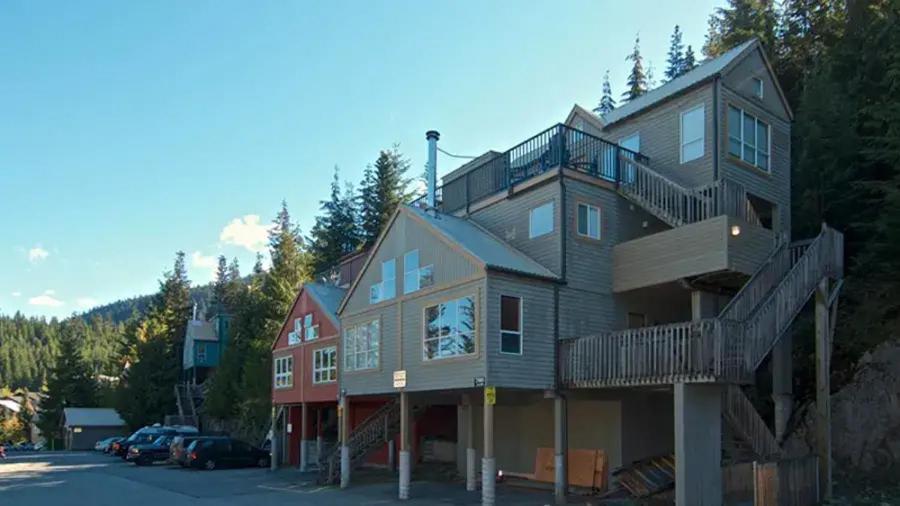 Gondola Village By Whistler Premier Exterior photo